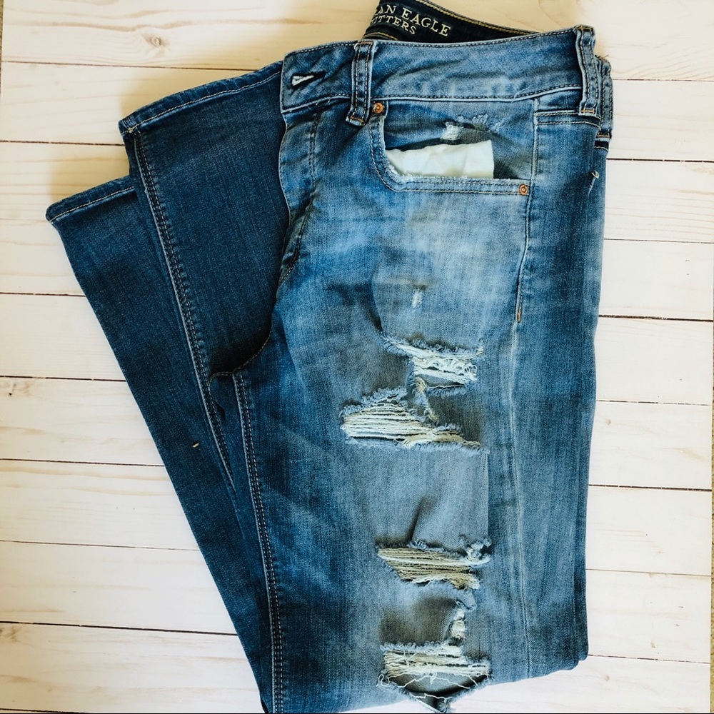 American Eagle Ripped Super Stretch Tomgirl Jeans